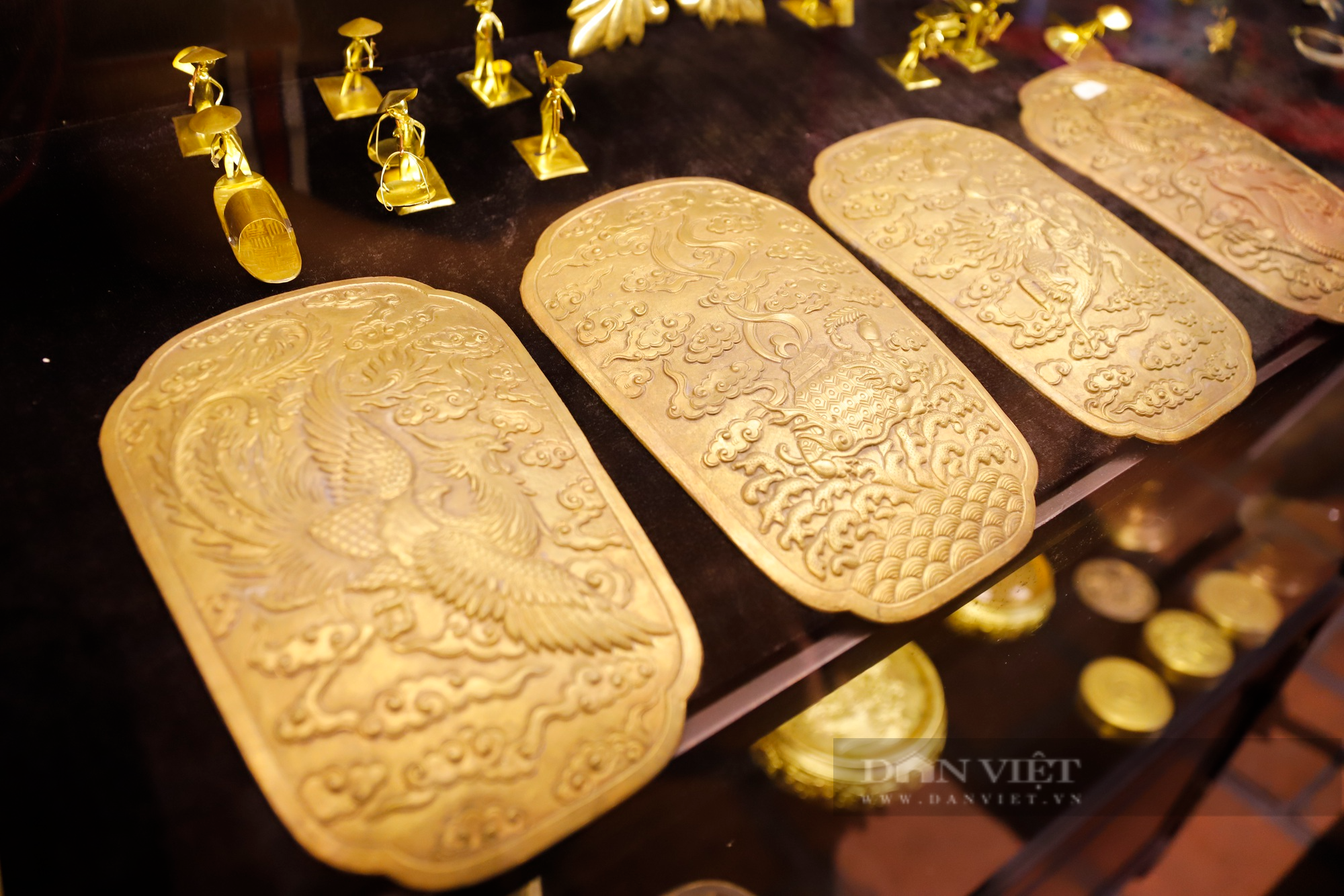 Những sản phẩm in đậm dấu ấn trăm năm nghề đúc vàng, bạc tại ngôi đình cổ giữa lòng phố cố Hà Nội - Ảnh 10.