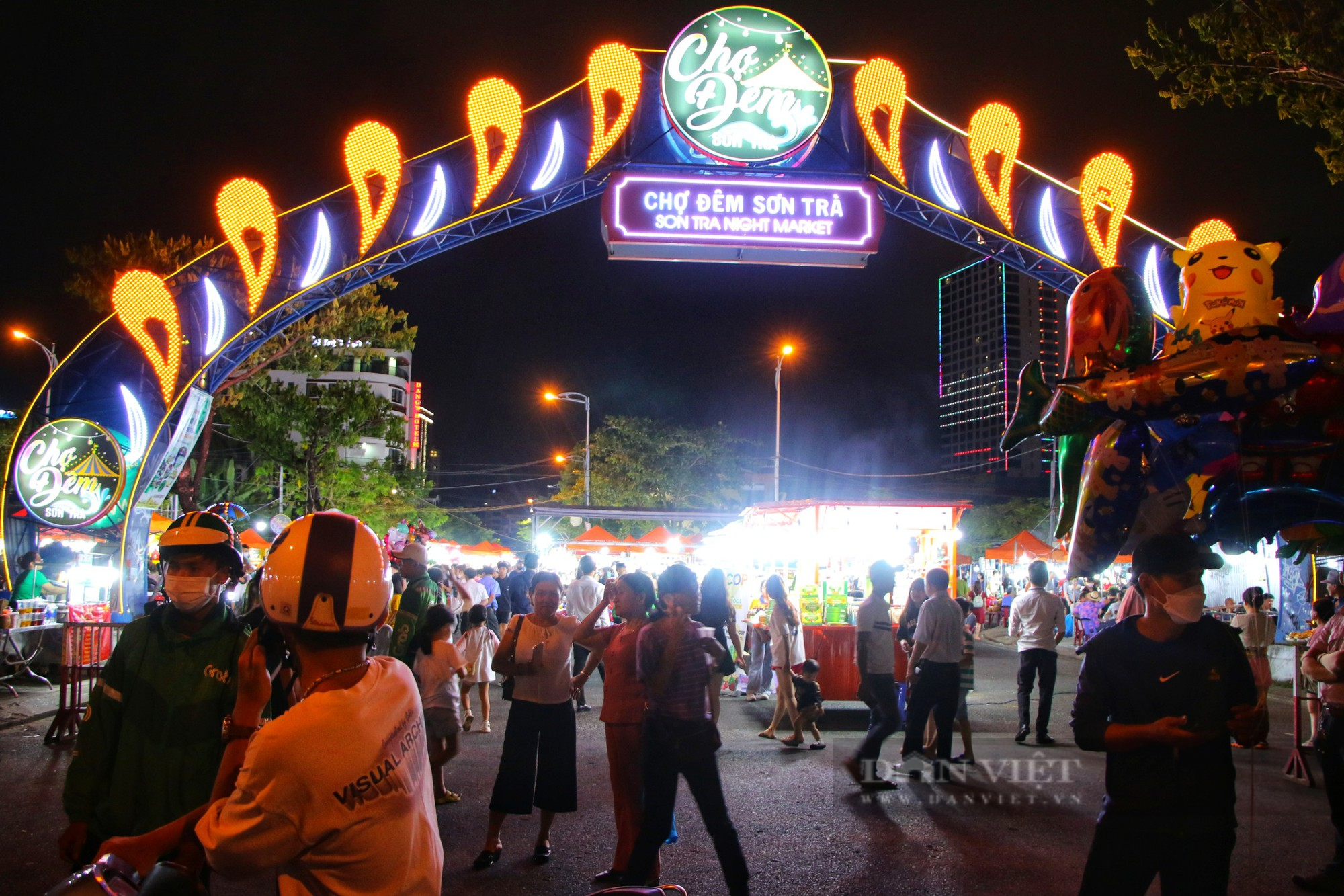 Chợ đêm lớn nhất Đà Nẵng chật kín lối ra vào dịp lễ 30/4 - 1/5 - Ảnh 7.