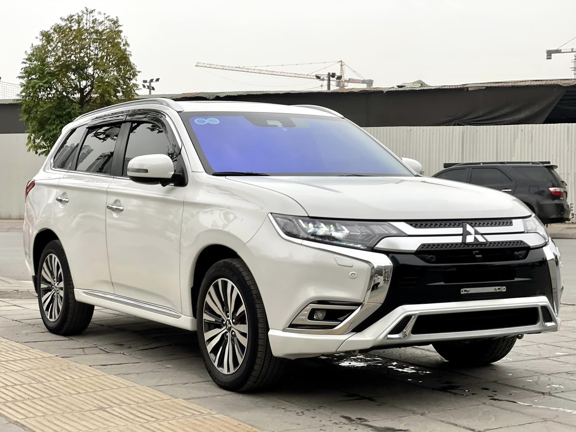 Giá lăn bánh Mitsubishi Outlander 2023, xe 7 chỗ giá hấp dẫn nhất phân khúc  - Ảnh 1.