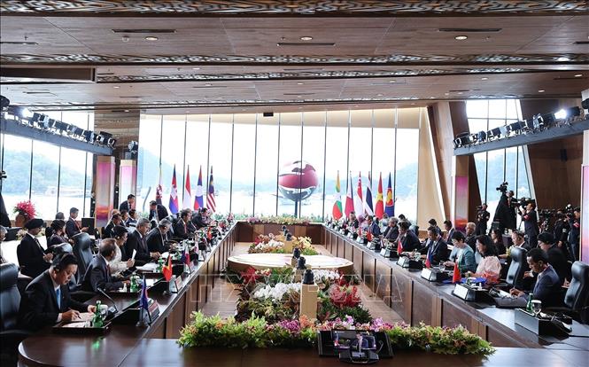 Thủ tướng Phạm Minh Chính cùng lãnh đạo các nước ASEAN đối thoại về cộng đồng ASEAN - Ảnh 1.