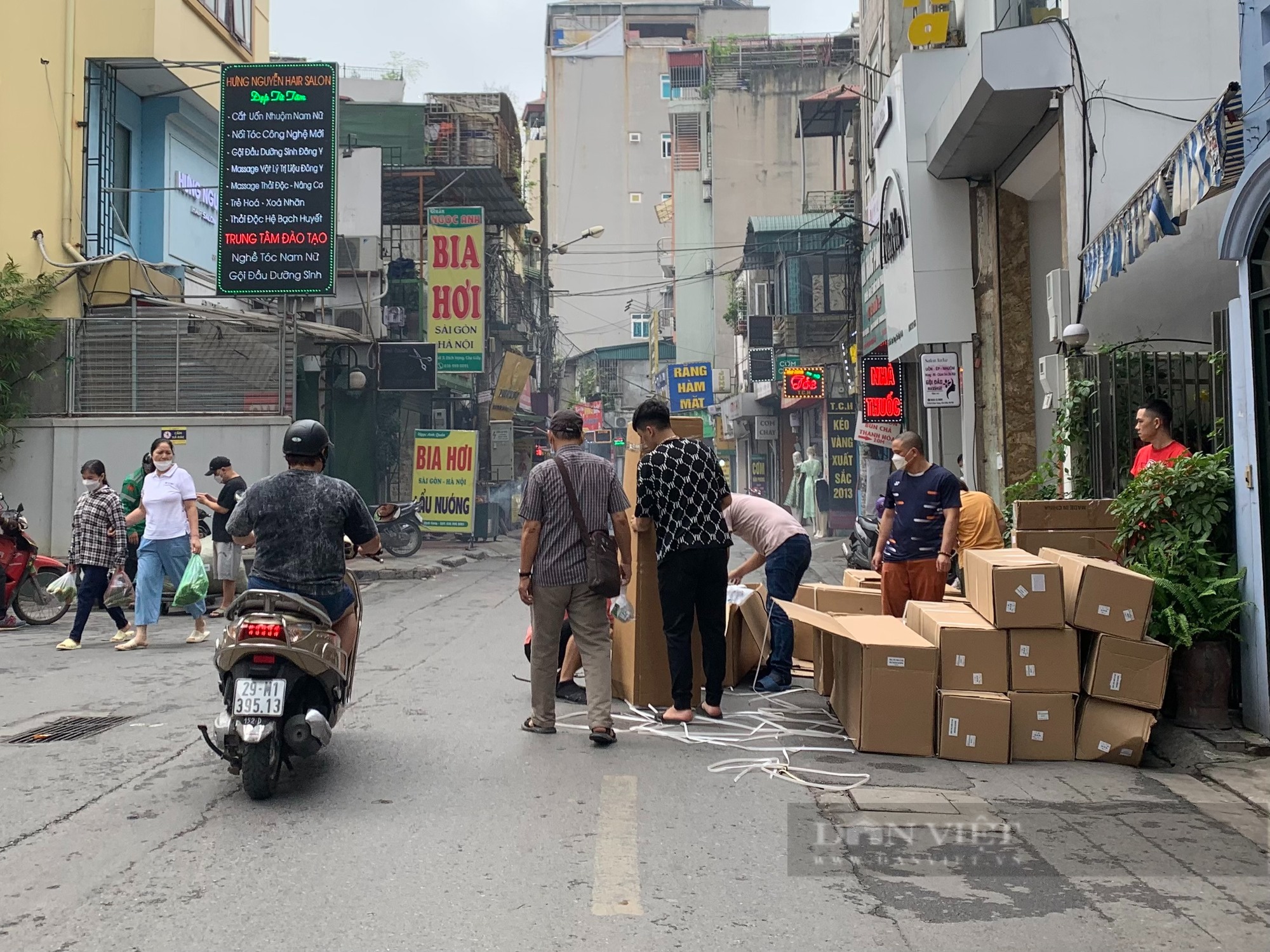 Nhiều vi phạm trật tự đô thị ở phường Dịch Vọng (Cầu Giấy - Hà Nội) chưa được xử lý - Ảnh 3.