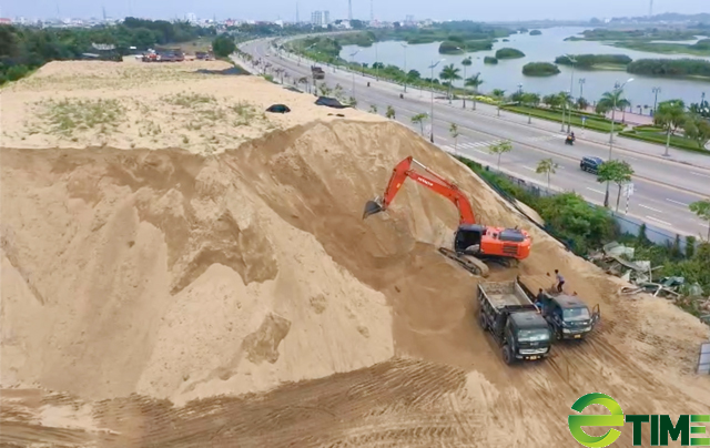 Quảng Ngãi: Đề nghị chuyển “núi” cát dư 125.000m3 cho 3 công trình do Công ty Gia Hưng trúng thầu  - Ảnh 1.