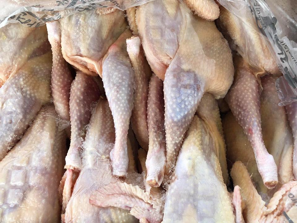 Giật mình: Mỗi ngày, người Việt tiêu thụ hơn 675 tấn gà chặt đầu chặt cánh, gà đông lạnh nhập khẩu - Ảnh 1.