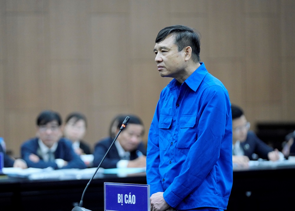 Cựu phó Chủ tịch Bình Thuận nói mình “không hiểu biết gì về đất đai” - Ảnh 1.