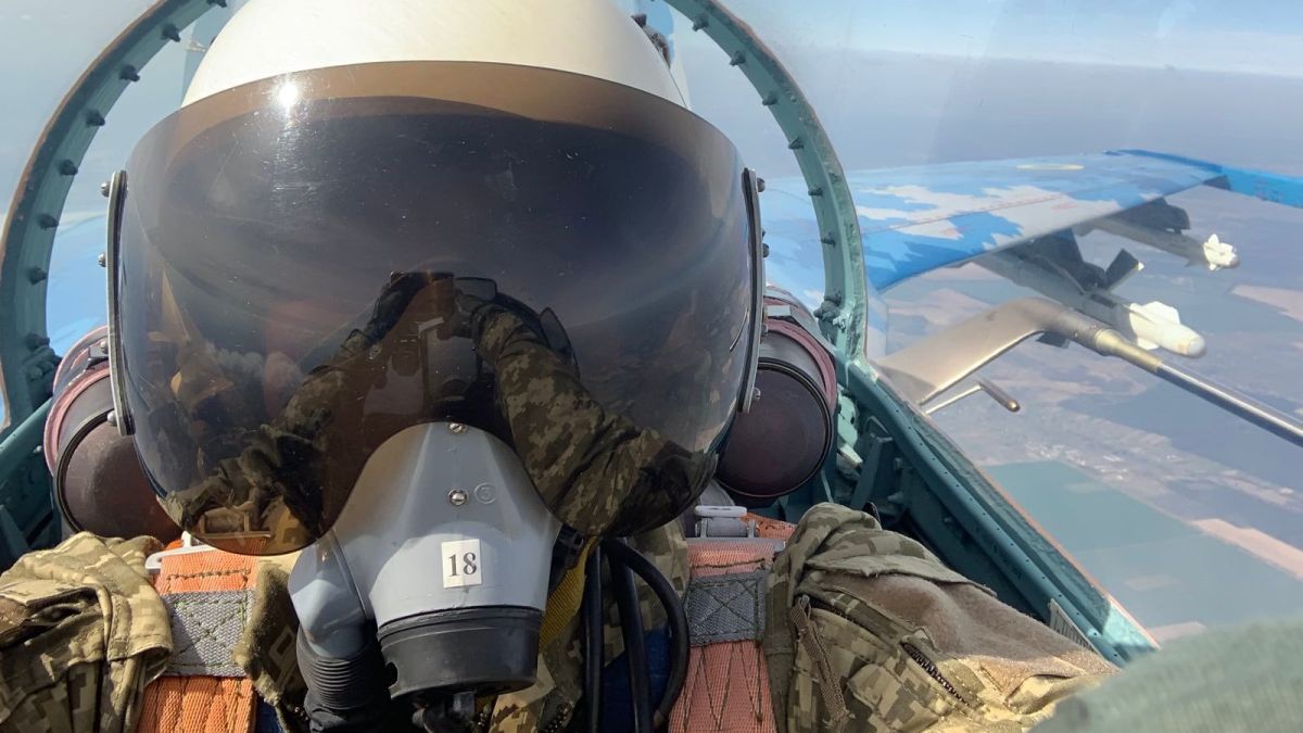 Phi công Ukraine tiết lộ những khoảnh khắc đối mặt 'tử thần' khi không chiến với máy bay Nga - Ảnh 2.