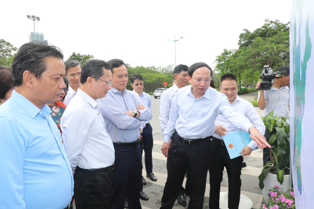 Phó Thủ tướng Trần Lưu Quang làm việc với tỉnh Quảng Ninh về phát triển khu công nghiệp và vùng đệm vịnh Hạ Long - Ảnh 2.