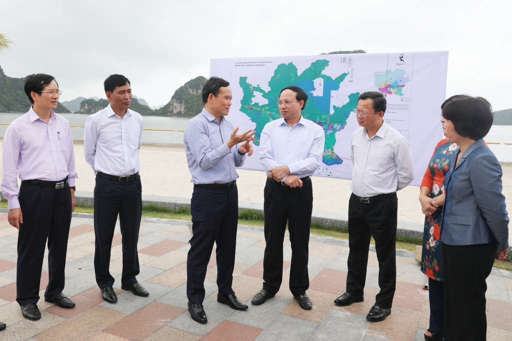 Phó Thủ tướng Trần Lưu Quang làm việc với tỉnh Quảng Ninh về phát triển khu công nghiệp và vùng đệm vịnh Hạ Long - Ảnh 1.