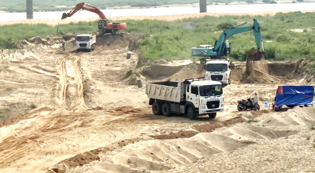 Quảng Ngãi: Đến cuối tháng 5 dự kiến trình tỉnh cấp phép khai thác 6 mỏ cát  - Ảnh 1.