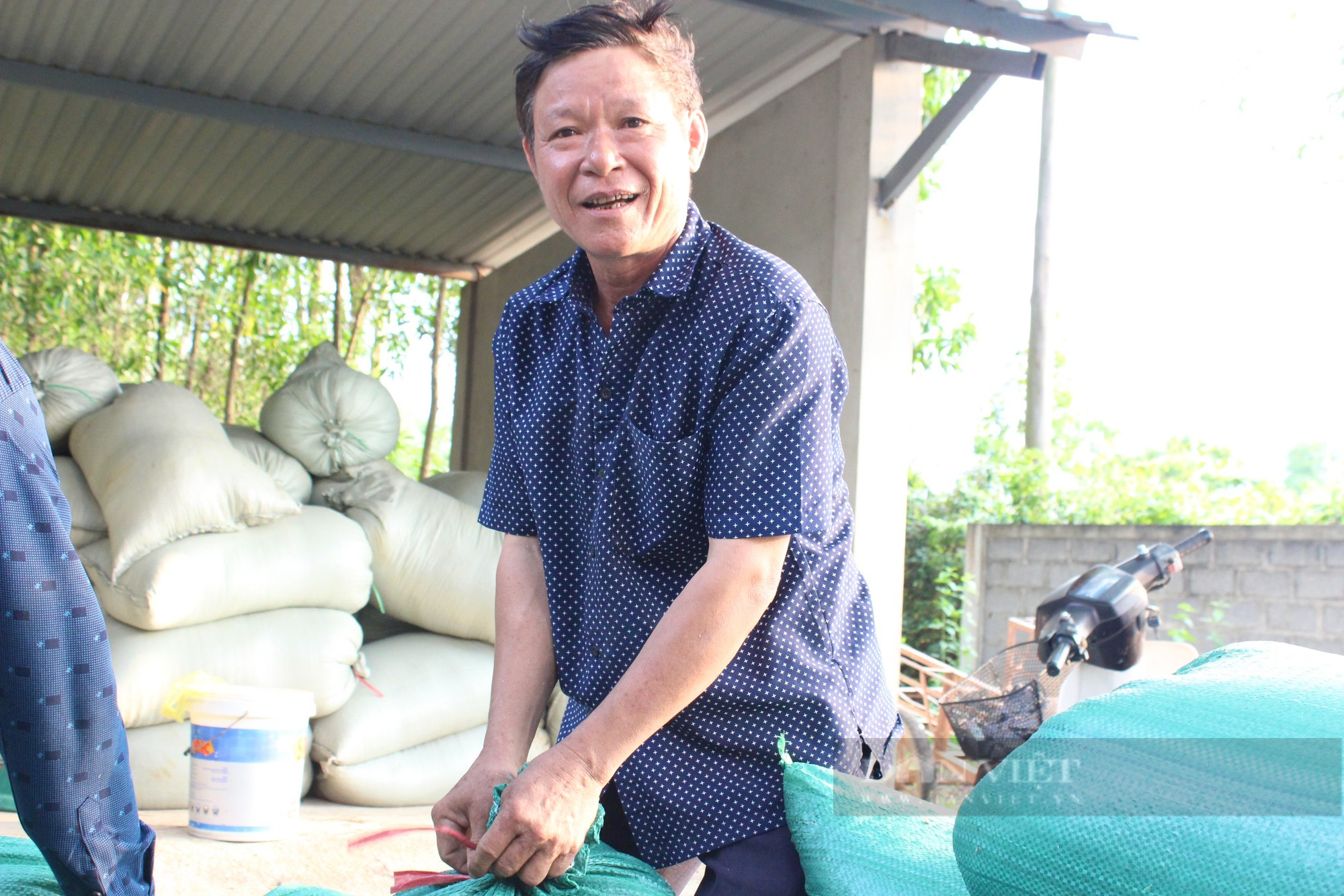 Quảng Bình: Công ty sông Gianh đồng hành cùng nông dân trồng lúa, giông lốc làm ngã rạp liền tới giúp gặt, thu mua luôn - Ảnh 2.