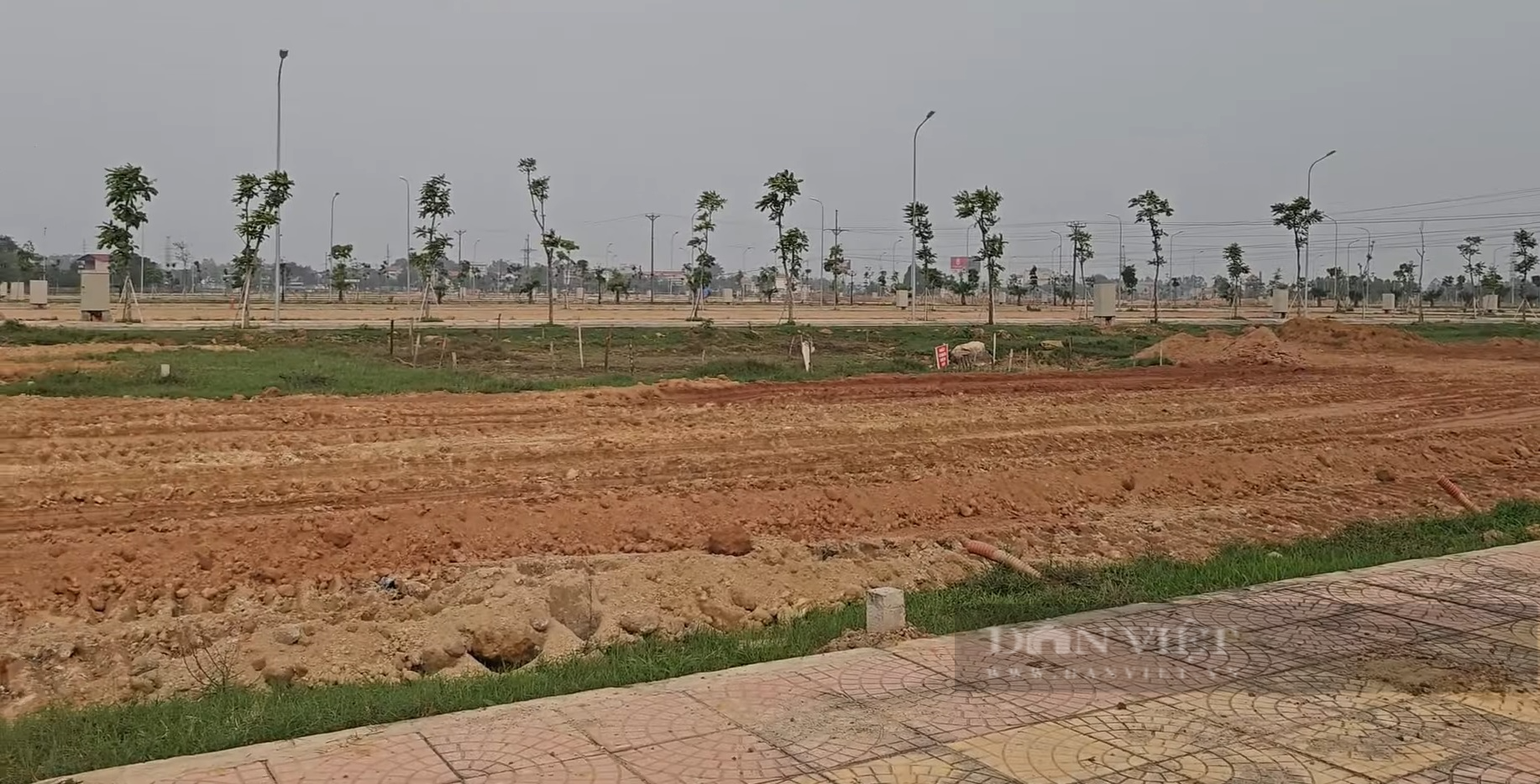 Nhiều tỉnh vùng ven Hà Nội “đua nhau” đấu giá đất, giá khởi điểm chỉ 8 triệu đồng/m2 - Ảnh 1.