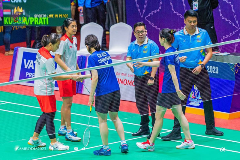 Campuchia giành HCV lịch sử môn cầu lông tại SEA Games 32 - Ảnh 1.