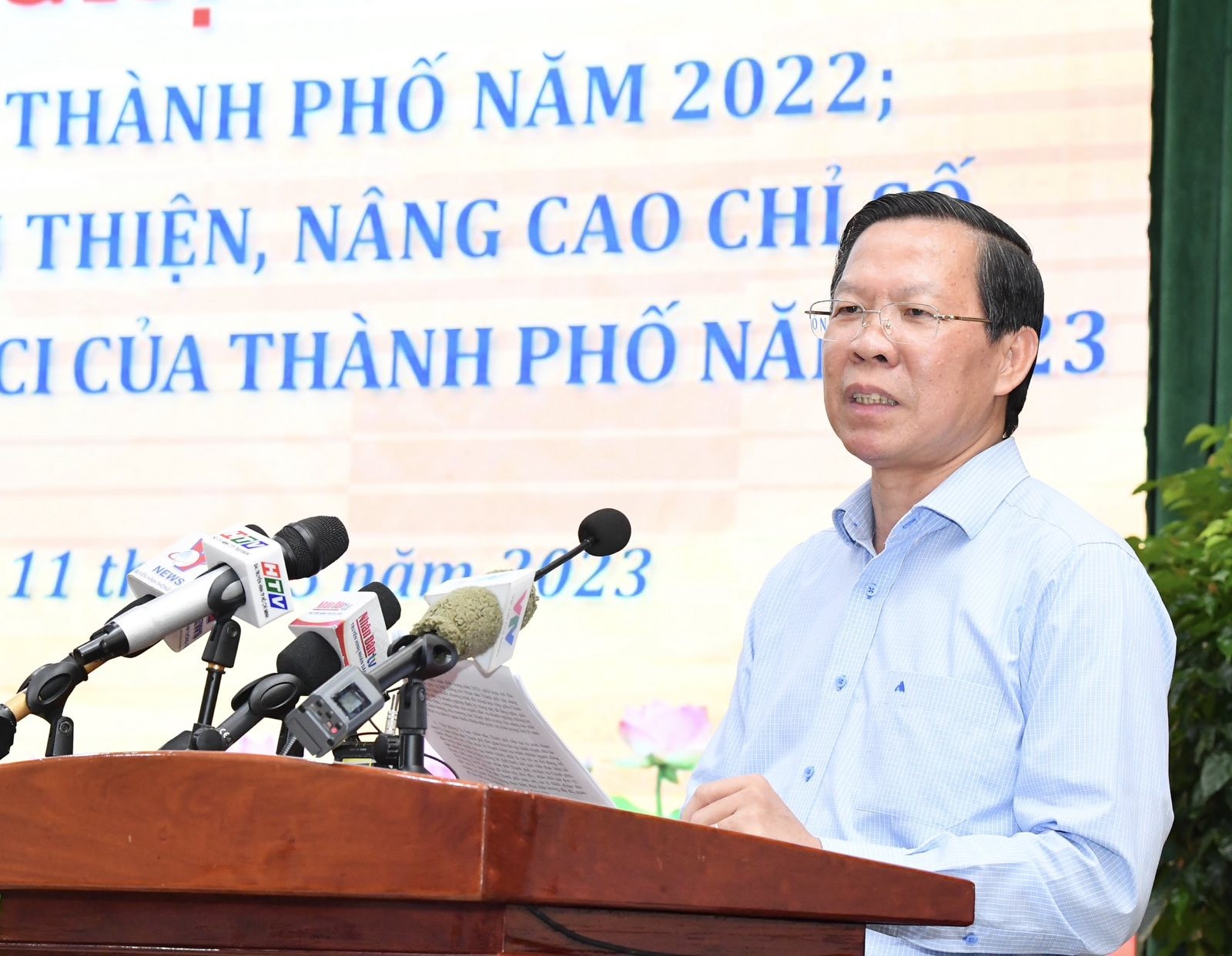 Chủ tịch TP.HCM Phan Văn Mãi nói gì về 584 văn bản xin ý kiến Bộ Kế hoạch Đầu tư? - Ảnh 1.