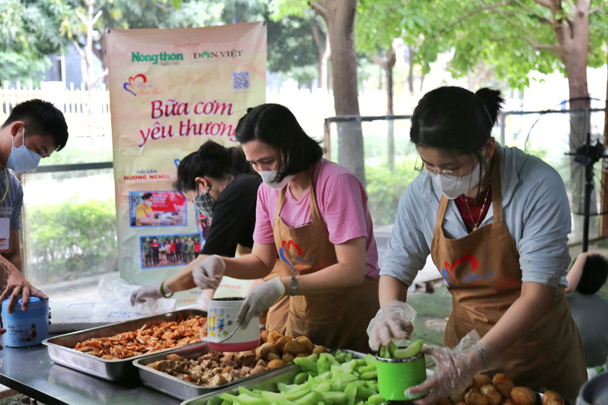 “Bữa cơm yêu thương” - điểm hẹn nhân ái ngày thứ Bảy - Ảnh 4.