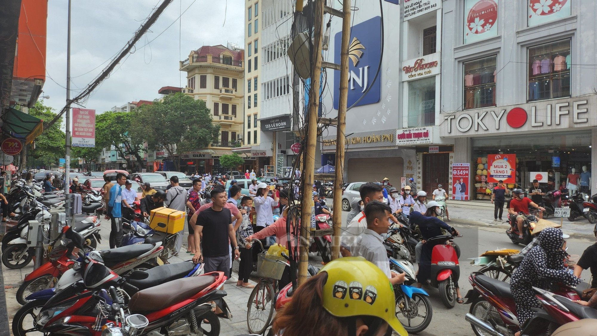 Toàn cảnh vụ khám xét nhà trùm giang hồ Tuấn &quot;thần đèn&quot; ở Thanh Hoá - Ảnh 2.