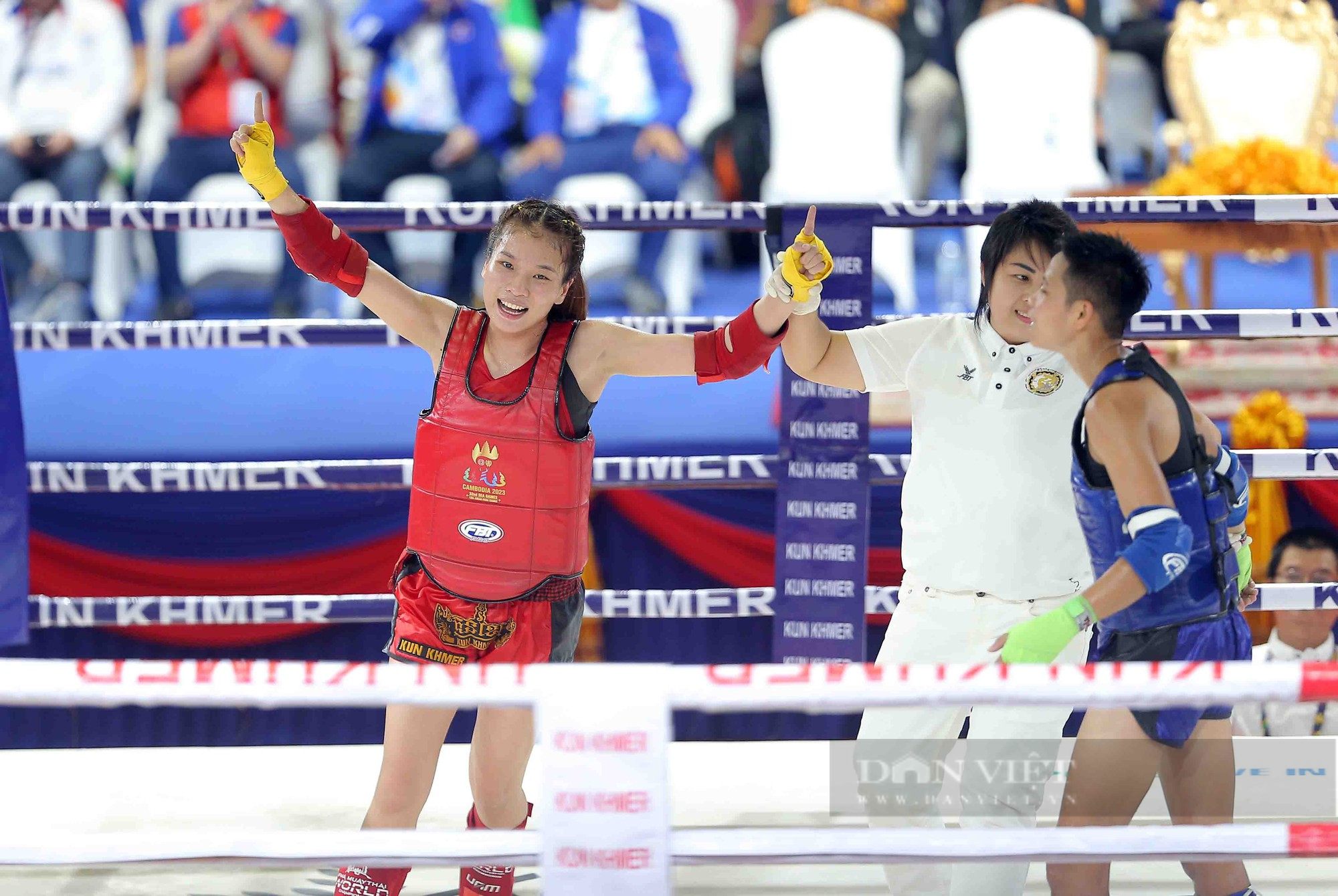 Trốn cha mẹ đi &quot;đấm nhau&quot;, nữ võ sĩ Việt giành luôn HCV SEA Games 32 - Ảnh 5.