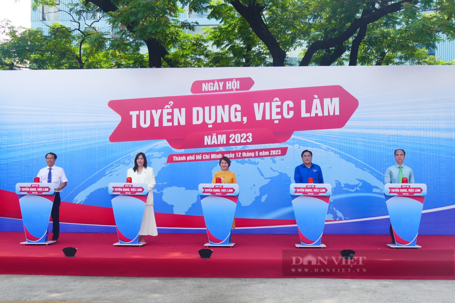 TP.HCM: Hàng ngàn sinh viên tìm kiếm việc làm thu nhập cao tại ngày hội tuyển dụng - Ảnh 1.