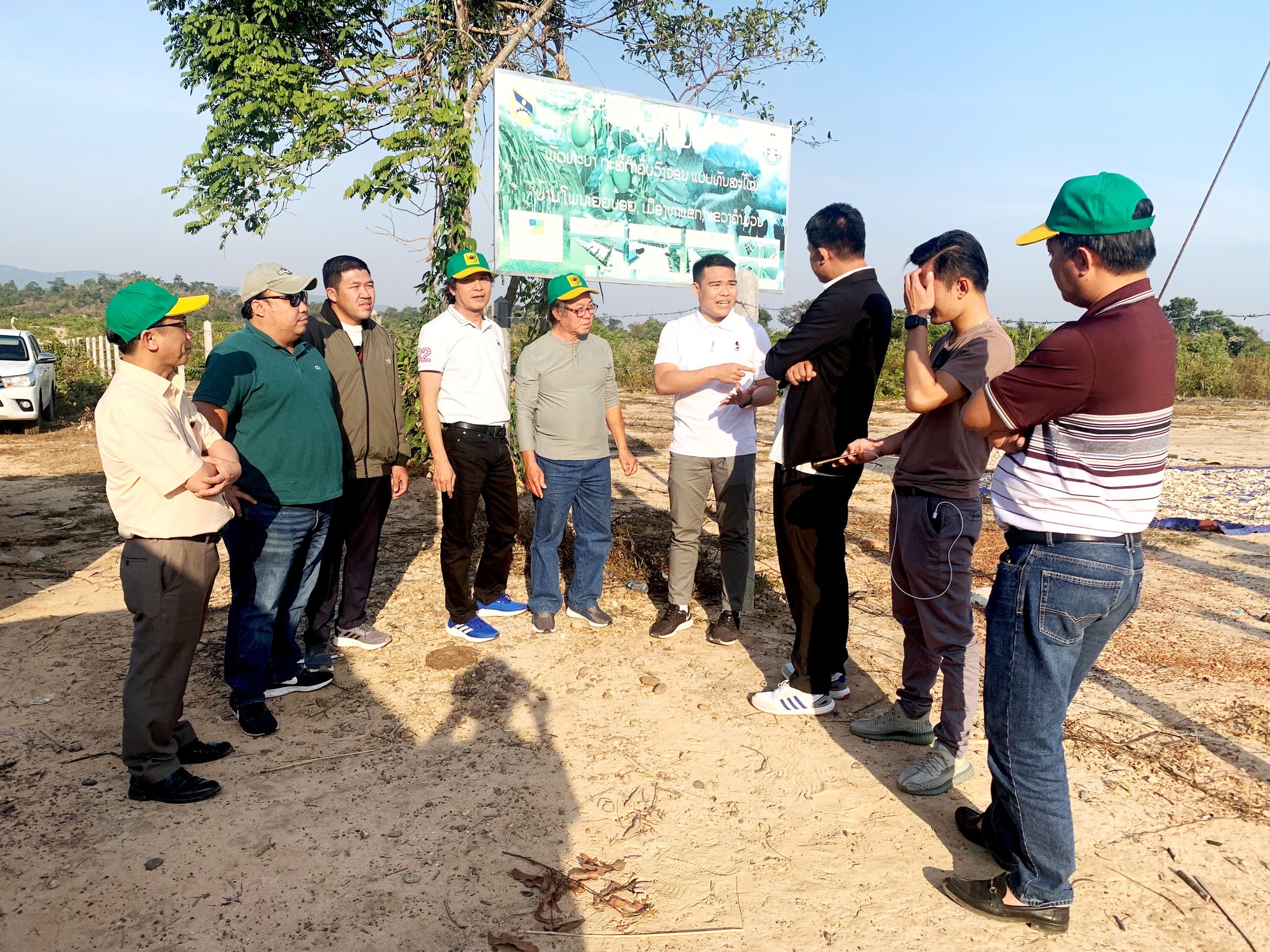 Chuyển giao phương pháp canh tác nông nghiệp mới cho nông dân Lào - Ảnh 1.
