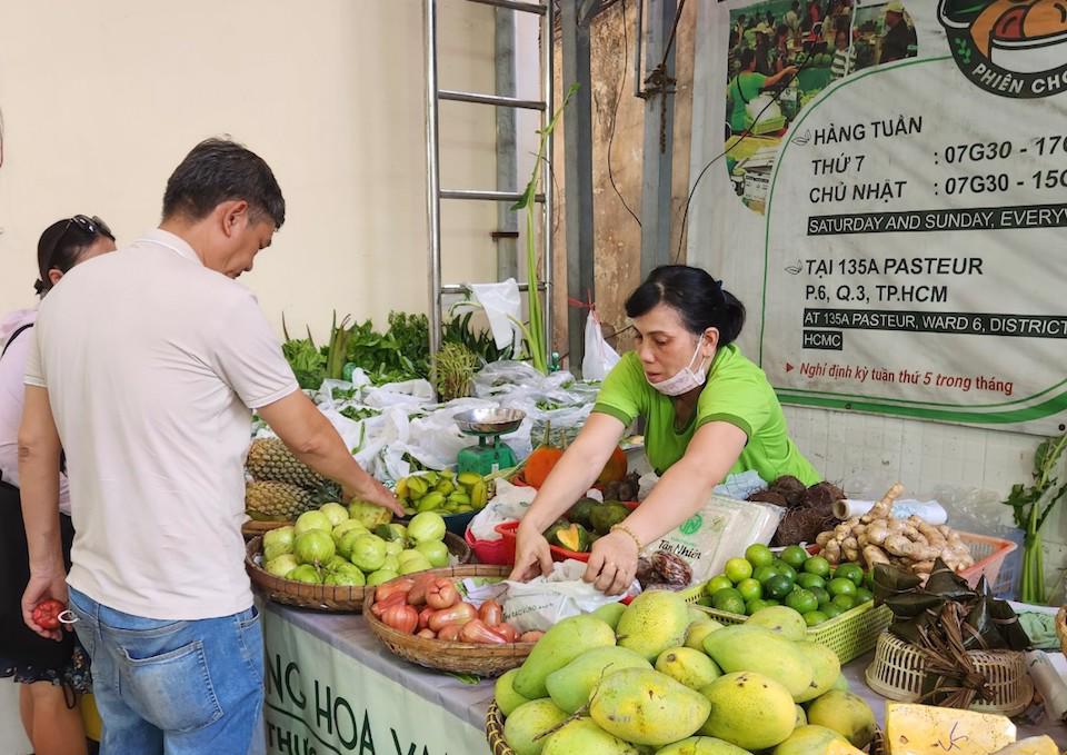 Người tiêu dùng hào hứng mua nông sản sạch từ Phiên chợ Xanh - Tử tế - Ảnh 14.
