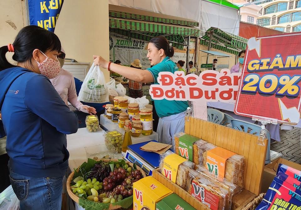 Người tiêu dùng hào hứng mua nông sản sạch từ Phiên chợ Xanh - Tử tế - Ảnh 17.
