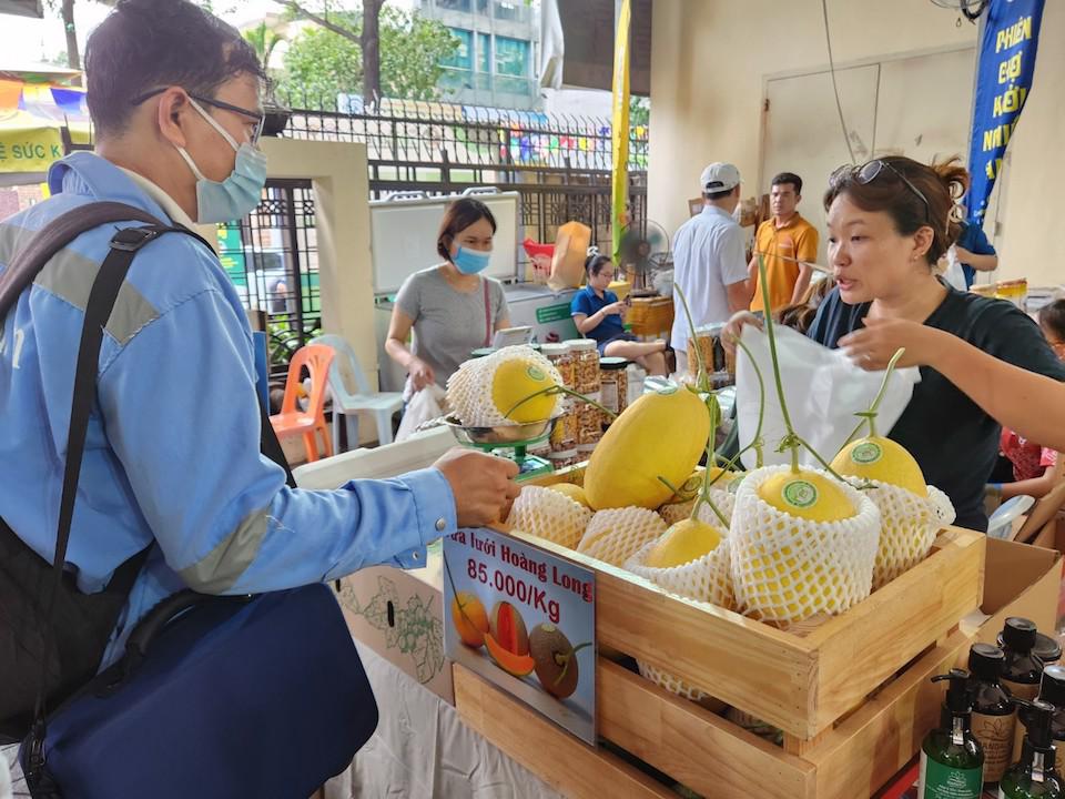 Người tiêu dùng hào hứng mua nông sản sạch từ Phiên chợ Xanh - Tử tế - Ảnh 8.