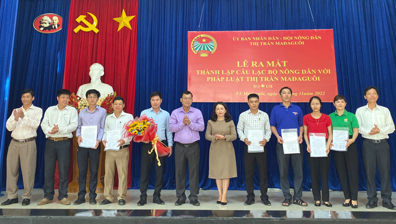 Hội Nông dân Lâm Đồng bám sát cơ sở tuyên truyền pháp luật cho nông dân - Ảnh 1.