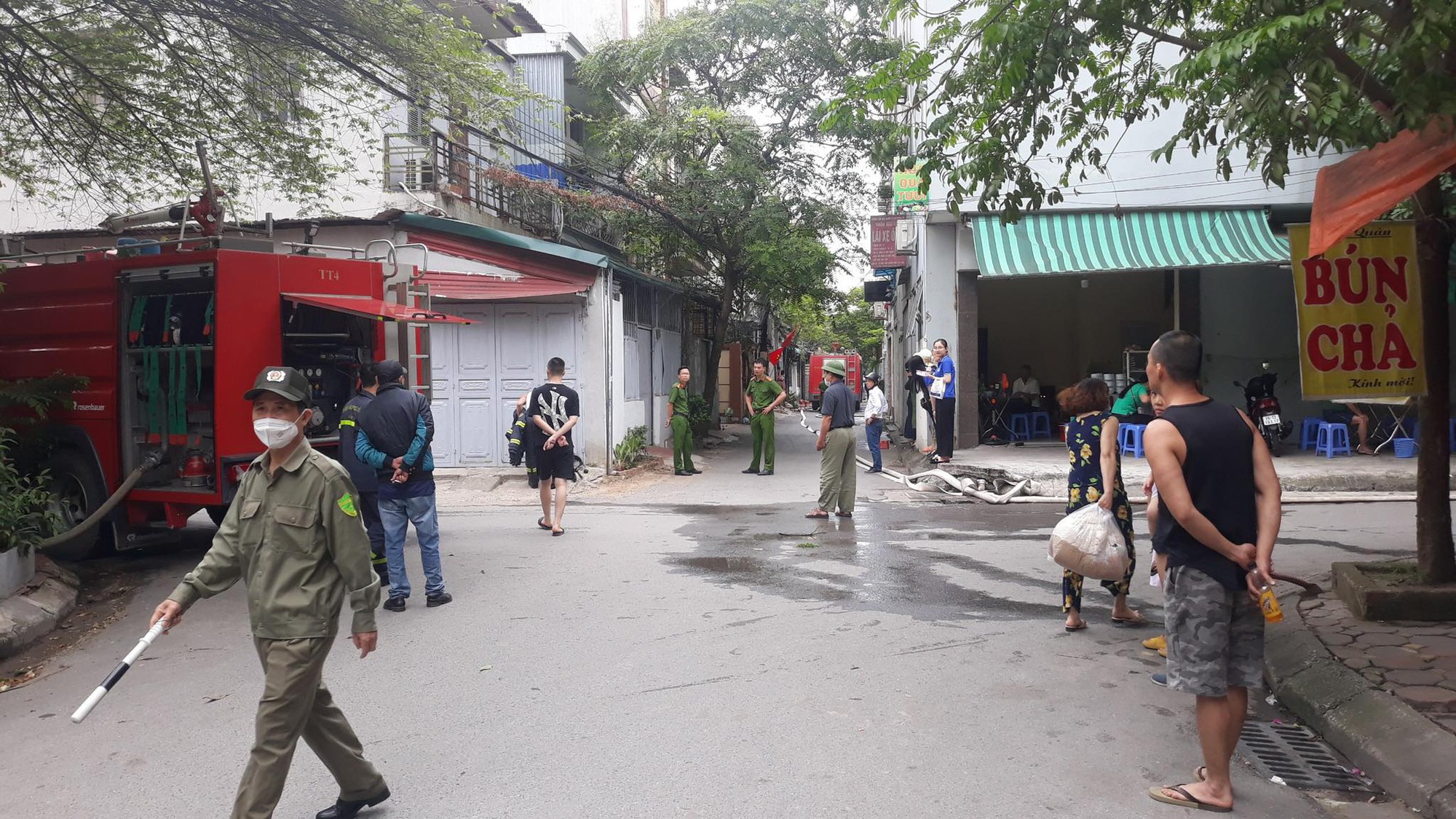 Nóng: Cháy nhà ở Hà Nội khiến 4 người tử vong - Ảnh 2.