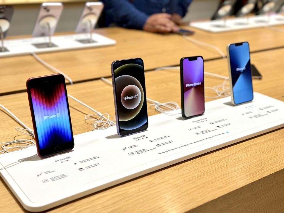 Mua iPhone trực tiếp từ Apple Việt Nam sẽ đắt hơn 2-3 triệu đồng - Ảnh 1.