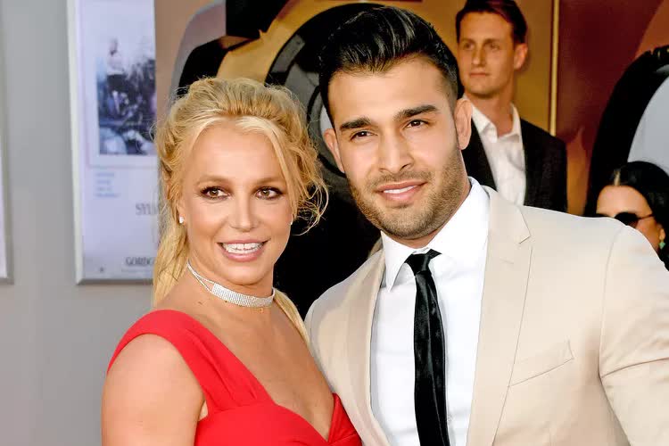 Sam Asghari ngầm phủ nhận tin đồn hôn nhân sụp đổ với Britney Spears - Ảnh 2.