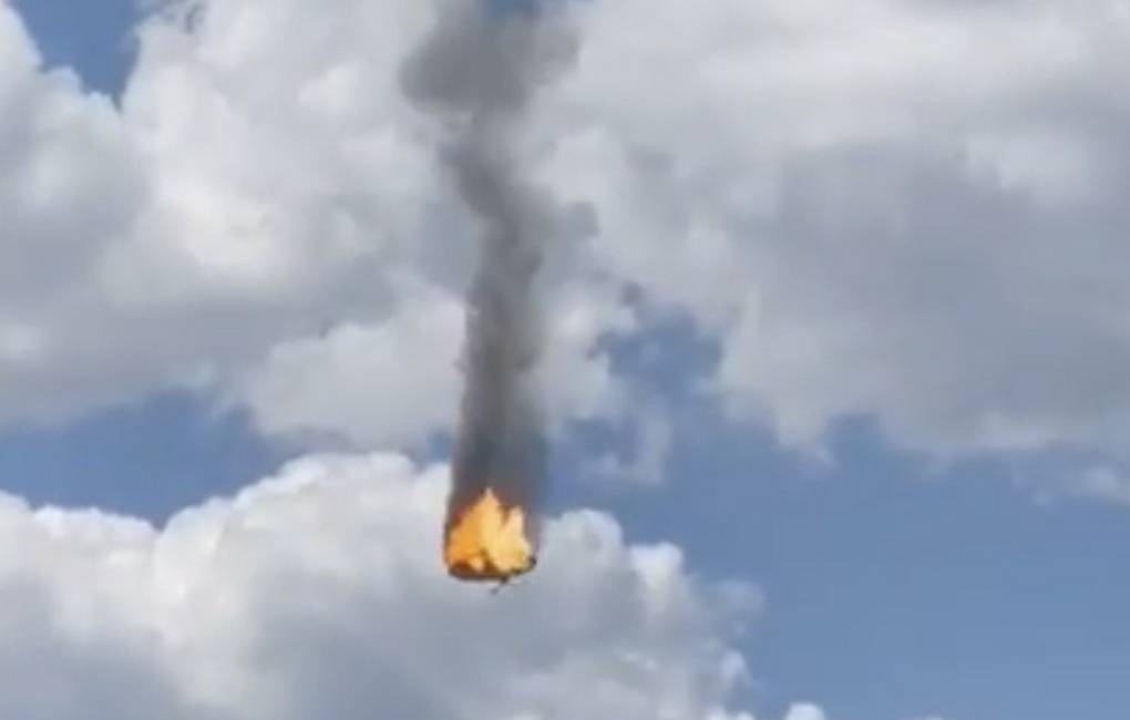 Sốc: Máy bay quân sự Nga liên tiếp phát nổ, bốc cháy như quả cầu lửa, lao xuống gần Ukraine trong một ngày - Ảnh 1.
