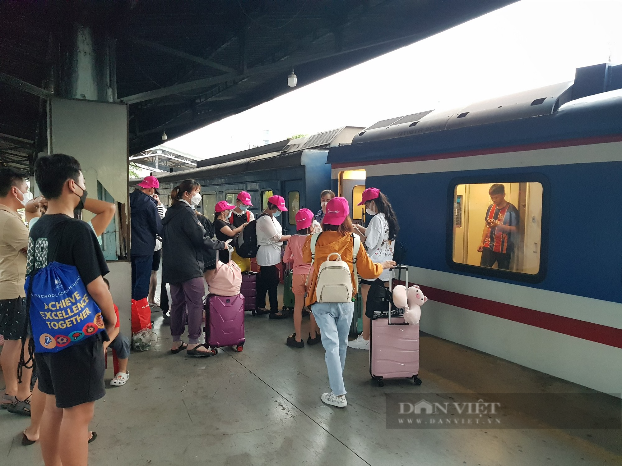 Hành khách lưu ý gì khi đổi vé tàu tại ga Sài Gòn dịp hè? - Ảnh 1.