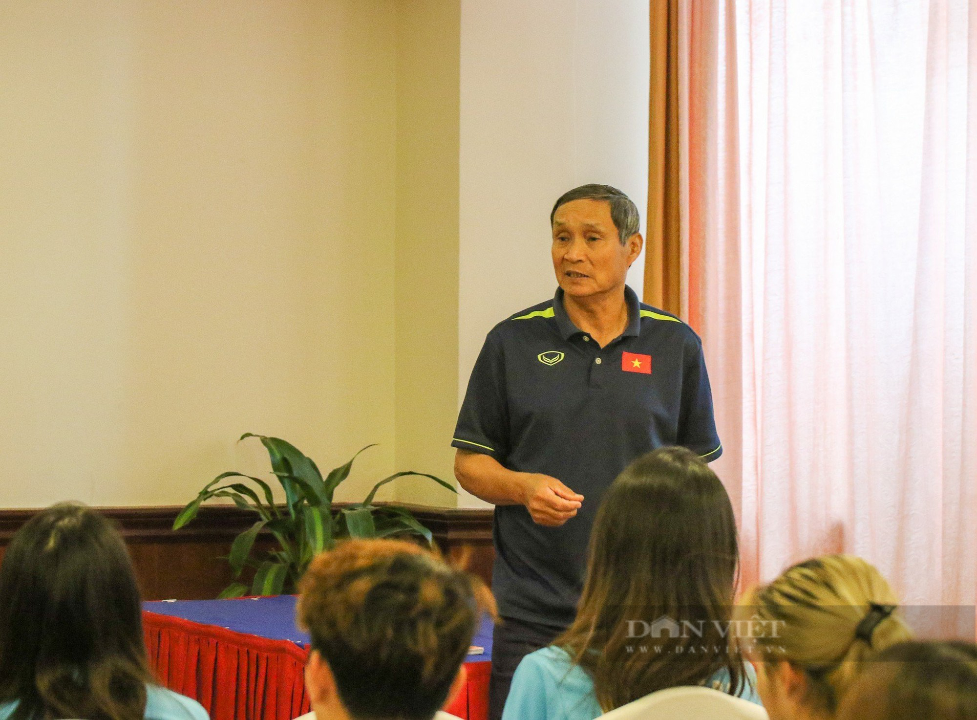 ĐT nữ Việt Nam được &quot;tiếp sức&quot; trước trận chung kết SEA Games 32 - Ảnh 2.