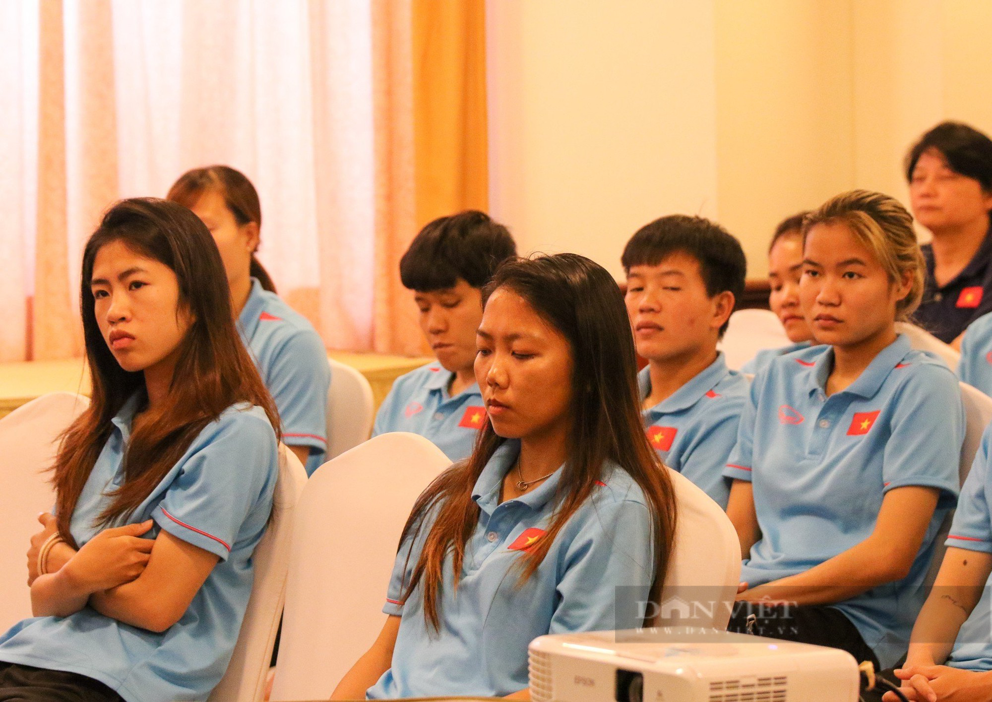 ĐT nữ Việt Nam được &quot;tiếp sức&quot; trước trận chung kết SEA Games 32 - Ảnh 3.