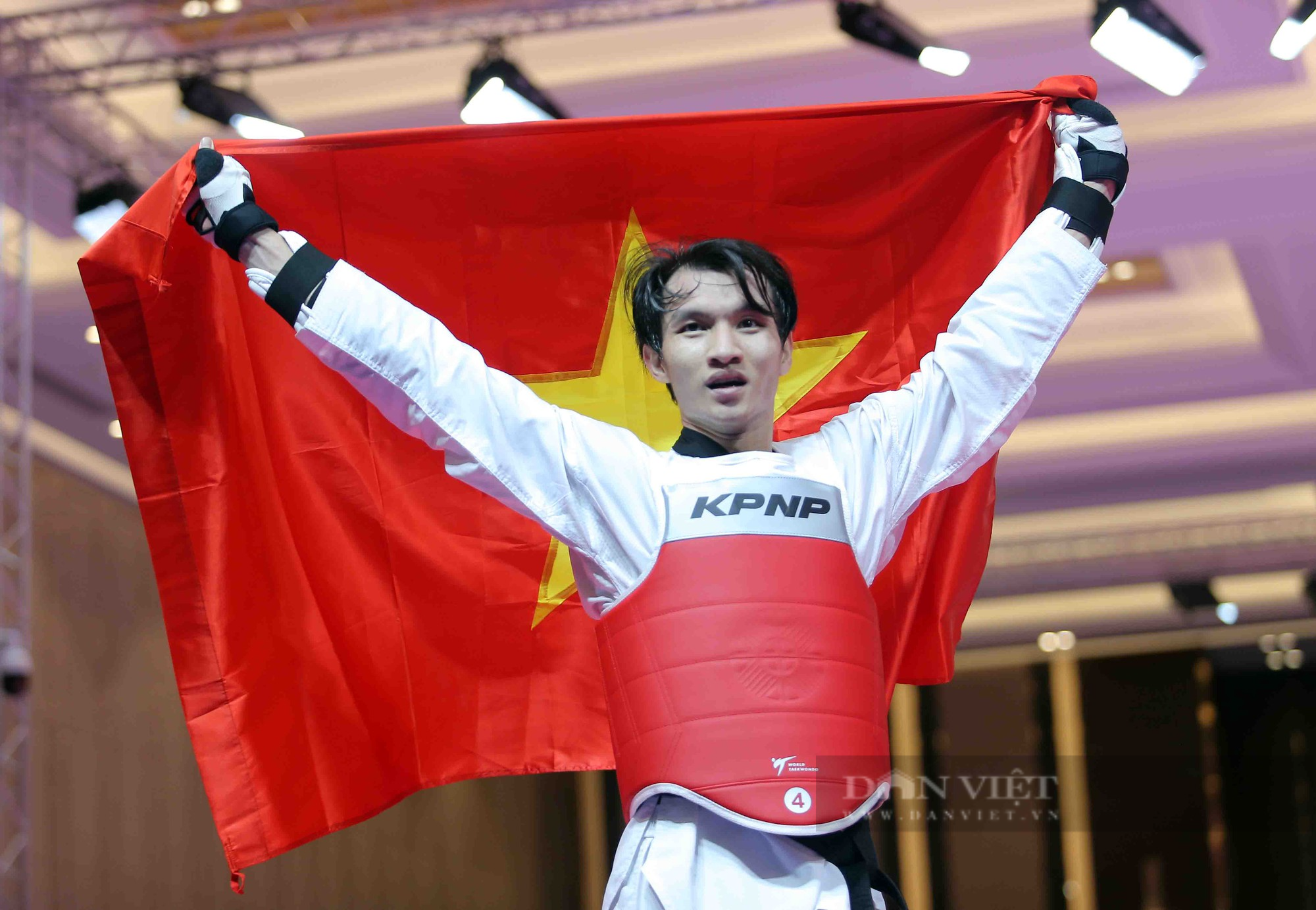 Ngược dòng ngoạn mục, Lý Hồng Phúc giành HCV SEA Games 32 thứ 100 cho Việt Nam - Ảnh 7.