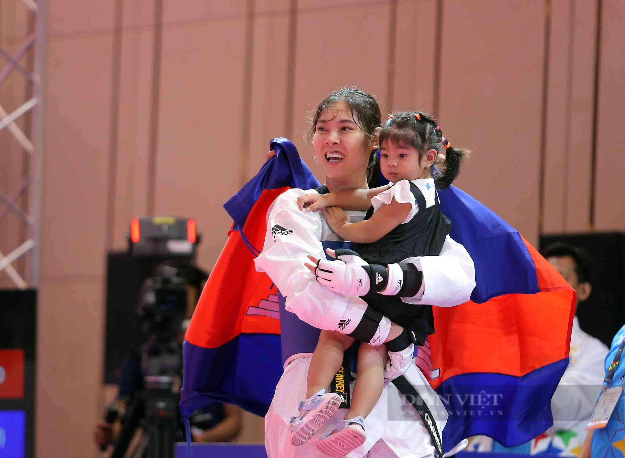 &quot;Nữ hoàng taekwondo&quot; Sorn Seavmey toả sáng, người khiến hâm mộ Campuchia nức lòng  - Ảnh 13.