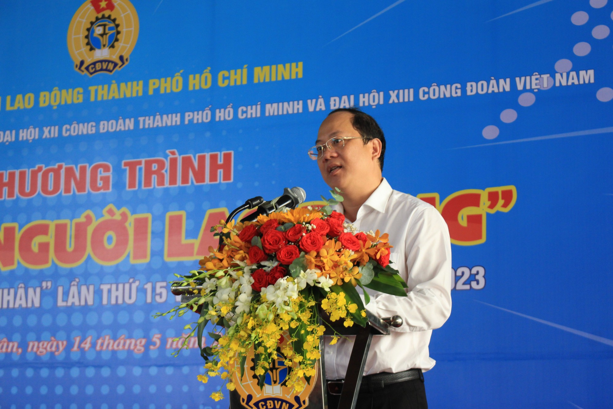 TP.HCM: &quot;Cám ơn người lao động&quot; với 10.000 phần quà ý nghĩa - Ảnh 1.