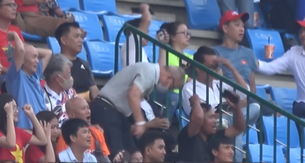 Tin sáng (14/5): HLV Park Hang-seo tức giận, “đập ghế” khi U22 Việt Nam thua phút 90+6 - Ảnh 1.