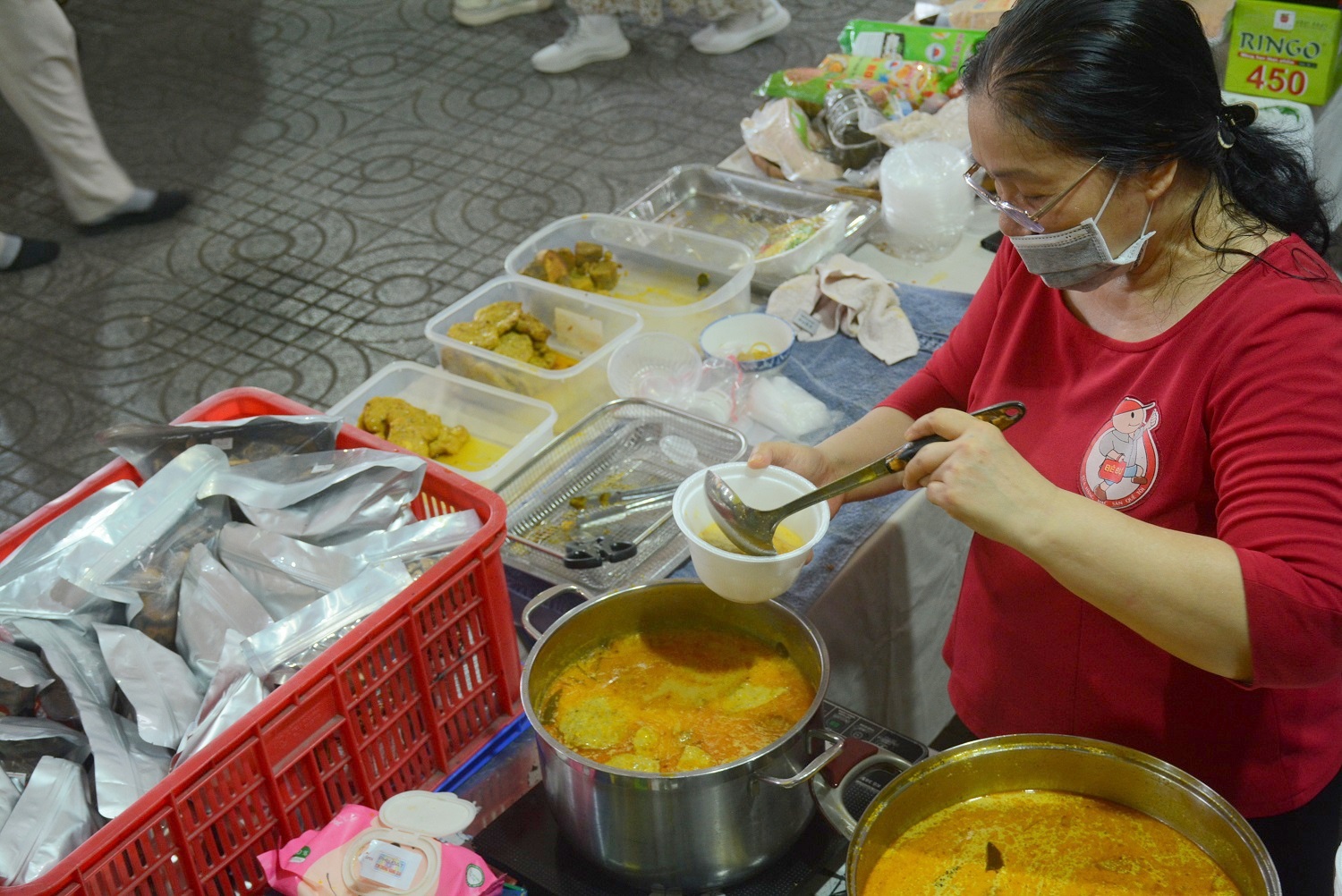 Người Sài Gòn đi chợ phiên mua chả rươi Hải Phòng, ốc gác bếp Vĩnh Long - Ảnh 5.