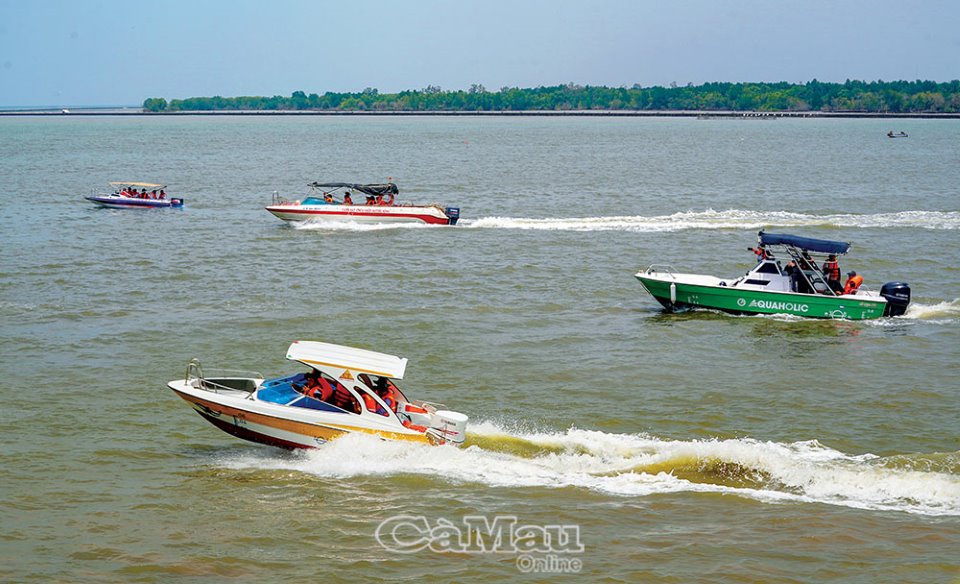 Dòng sông nổi tiếng ở Cà Mau dài chỉ 58km đổ ra vịnh Thái Lan, tàu thuyền tấp nập, ai cũng muốn đến xem - Ảnh 5.