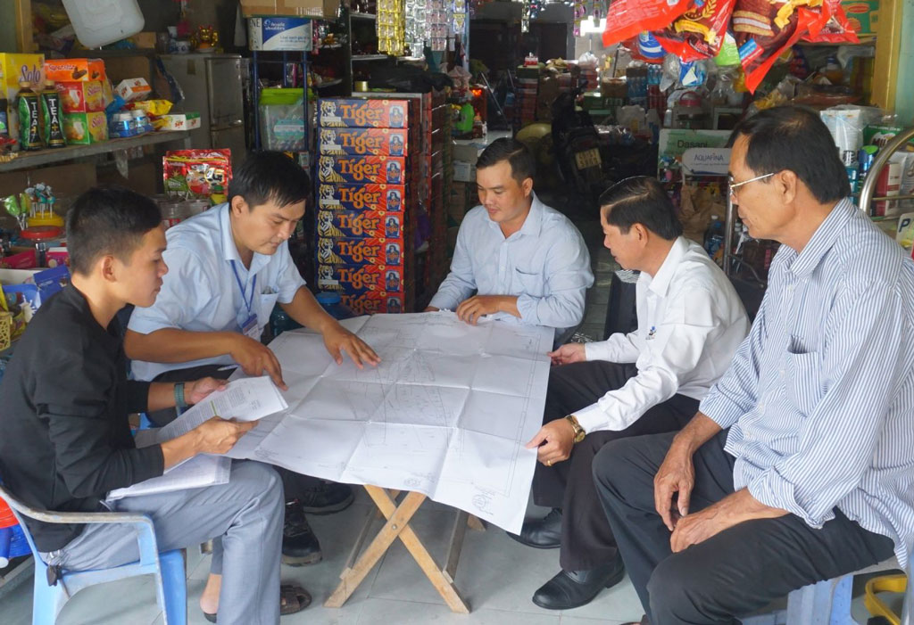 Long An: Nhiều hộ dân nhận tiền đền bù dự án giải phóng mặt bằng tái định cư và đô thị khu Thanh Phú - Ảnh 2.