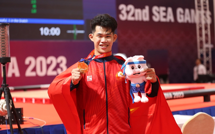 Bảng tổng sắp huy chương SEA Games 32 ngày 14/5: Trần Minh Trí giành HCV cử tạ, phá kỷ lục SEA Games!