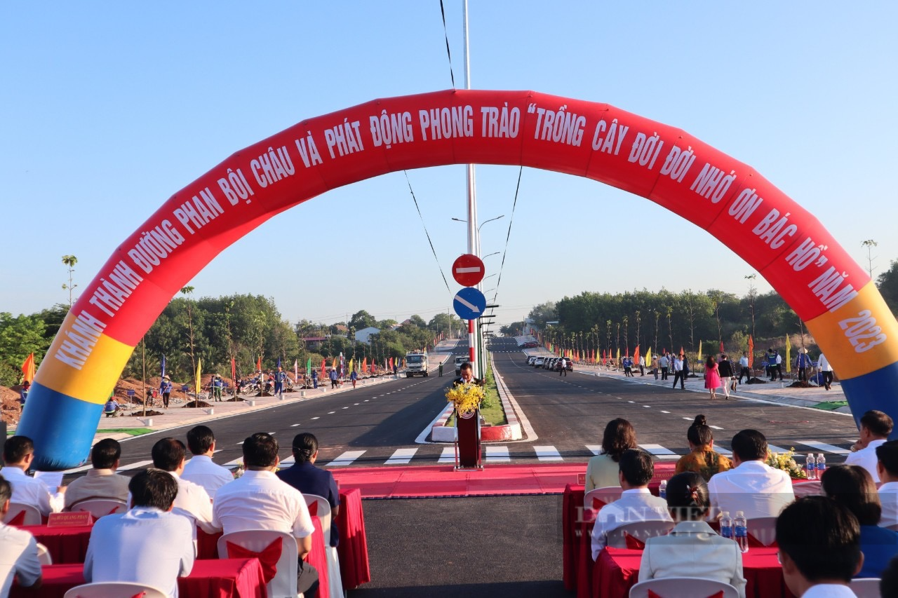 Bình Phước khánh thành con đường có nhiều nông dân hiến đất giá trị hàng chục tỷ đồng - Ảnh 1.