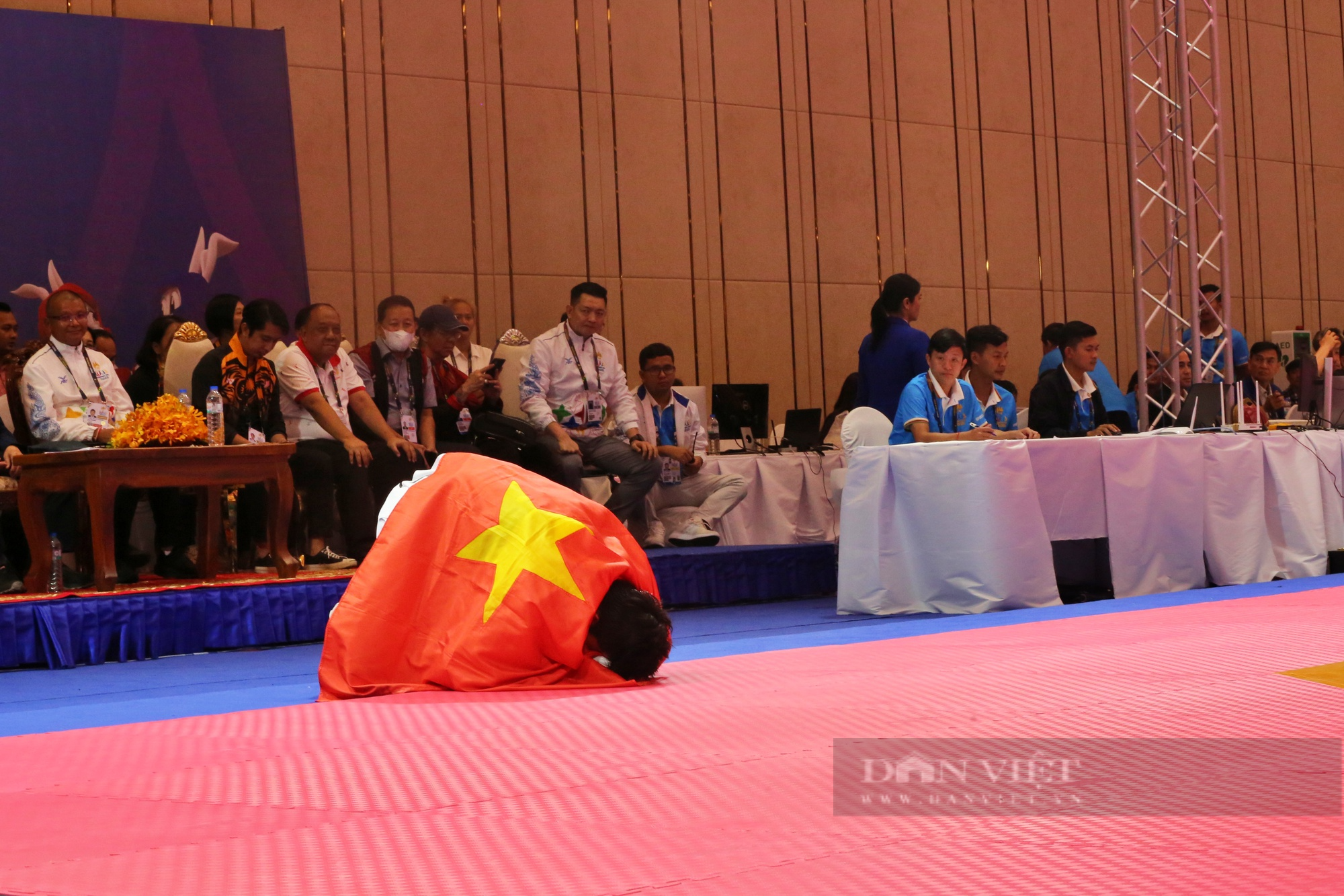 Đánh bại võ sĩ Thái Lan, HCV SEA Games Phạm Đăng Quang lúng túng khi nói về 500 USD - Ảnh 4.