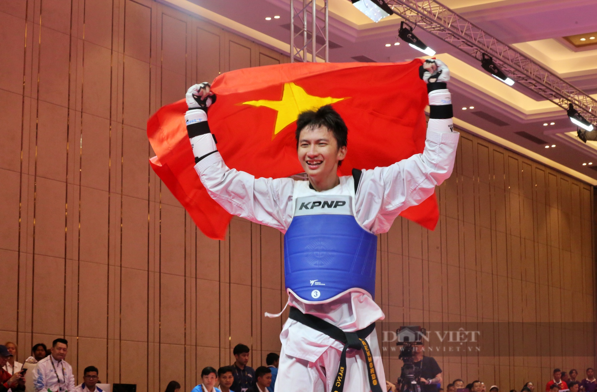 Đánh bại võ sĩ Thái Lan, HCV SEA Games Phạm Đăng Quang lúng túng khi nói về 500 USD - Ảnh 5.