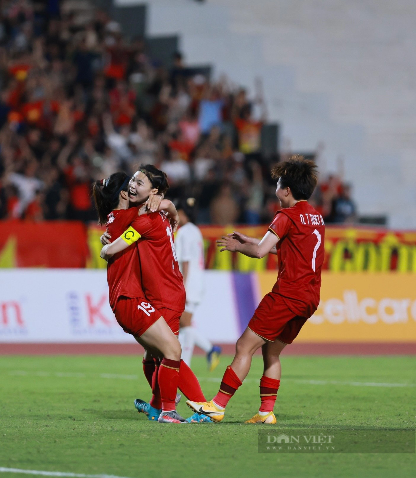 Chùm ảnh: ĐT nữ Việt Nam lần thứ 4 liên tiếp vô địch SEA Games  - Ảnh 9.