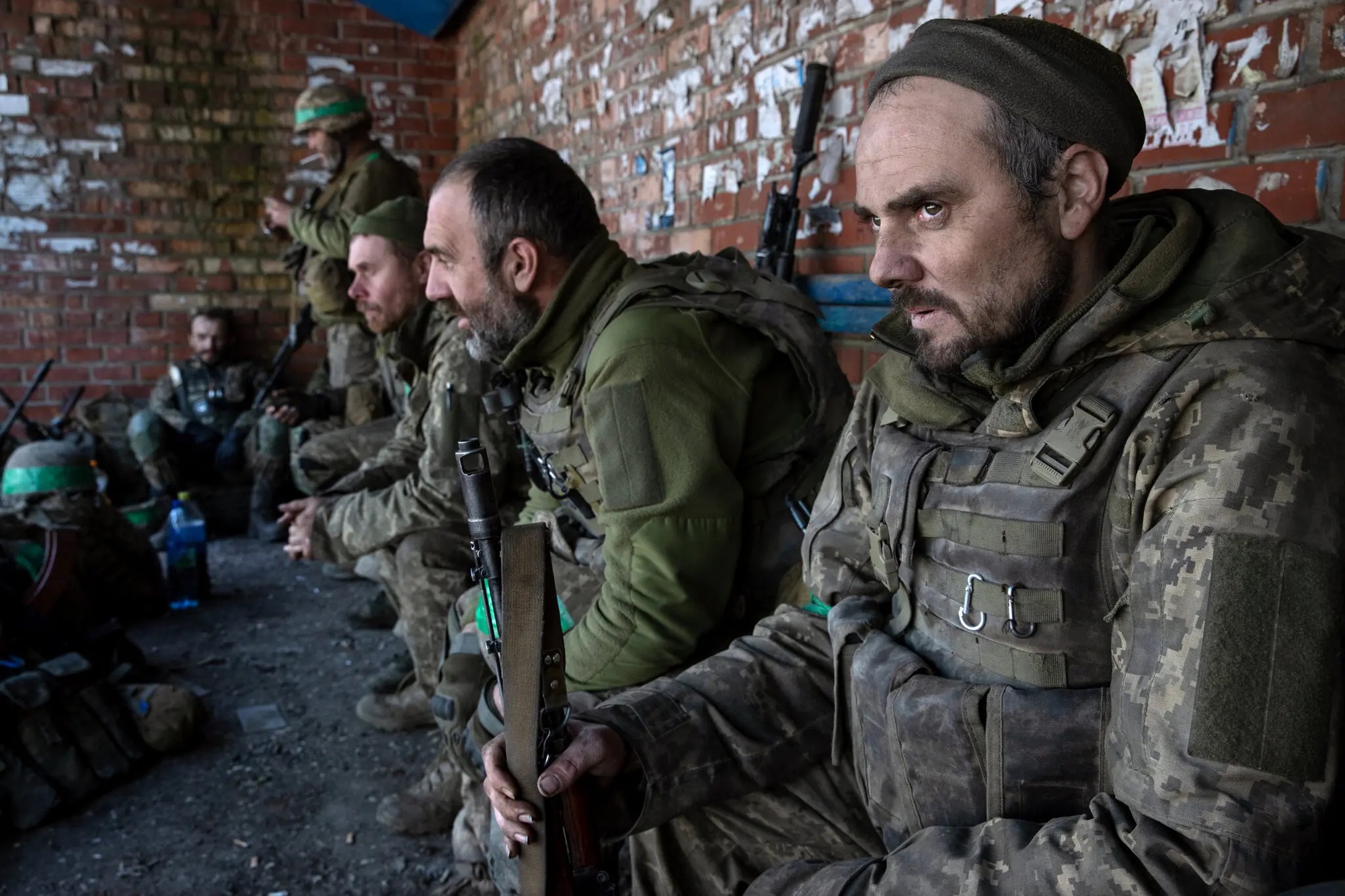 Trận chiến Bakhmut: Binh sĩ Ukraine tuyên bố quân Nga sẵn sàng chết chứ không chịu đầu hàng dù bị bao vây - Ảnh 1.