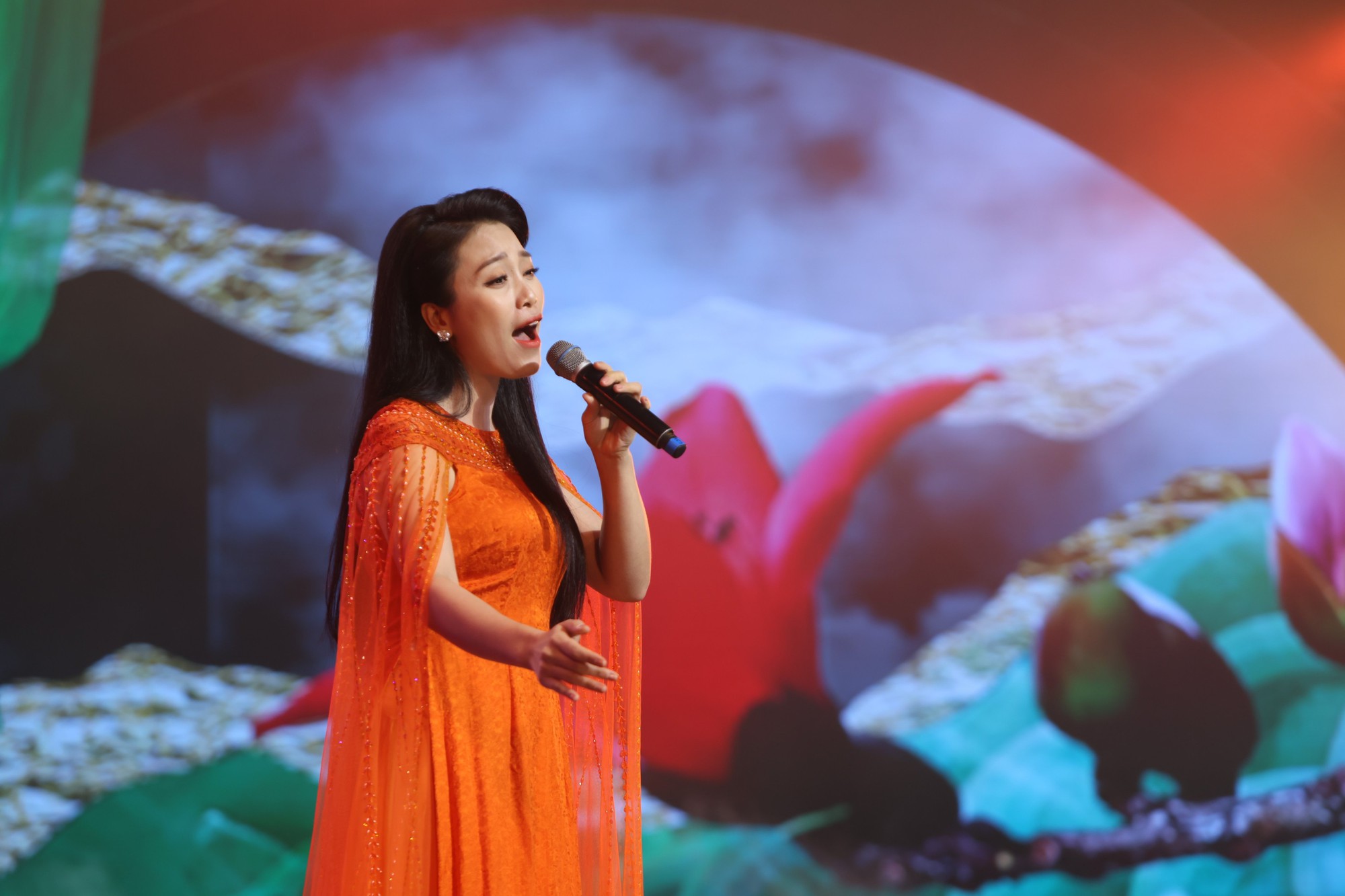 Bùi Lê Mận, Đinh Trang, Thanh Tài suýt bật khóc khi hát trong “Mạch nguồn Ví, Giặm” - Ảnh 4.
