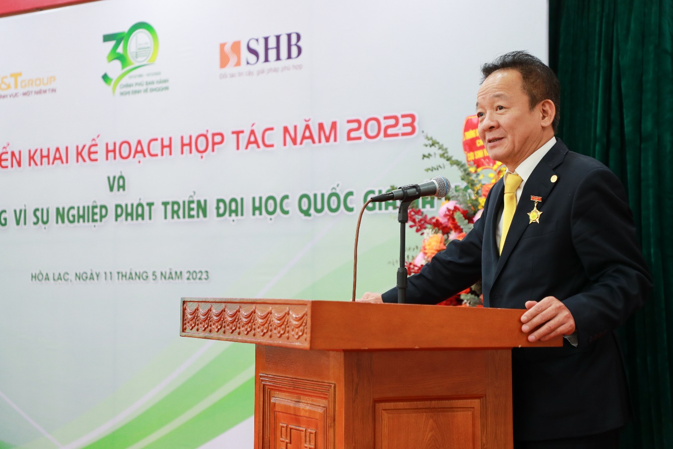 Doanh nhân Đỗ Quang Hiển nhận Kỷ niệm chương vì sự nghiệp phát triển Đại học Quốc gia Hà Nội - Ảnh 3.