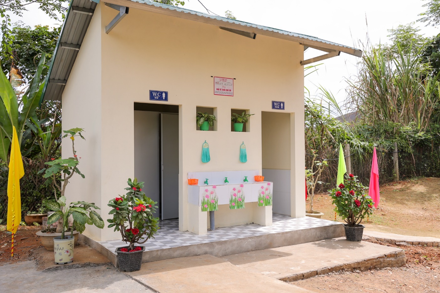 Khánh thành 10 nhà vệ sinh trường học – mang “điều ước cho em” tới học sinh vùng xa - Ảnh 2.