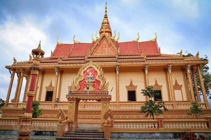 Chiêm ngưỡng vẻ đẹp ấn tượng của ngôi chùa kiến trúc Khmer ở Bạc Liêu  - Ảnh 1.