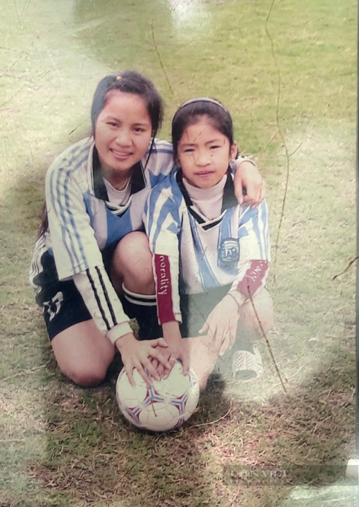Thanh Nhã: Từ tuổi thơ trốn đi đá bóng đến &quot;cơn lốc đường biên&quot; của đội tuyển nữ Việt Nam - Ảnh 2.
